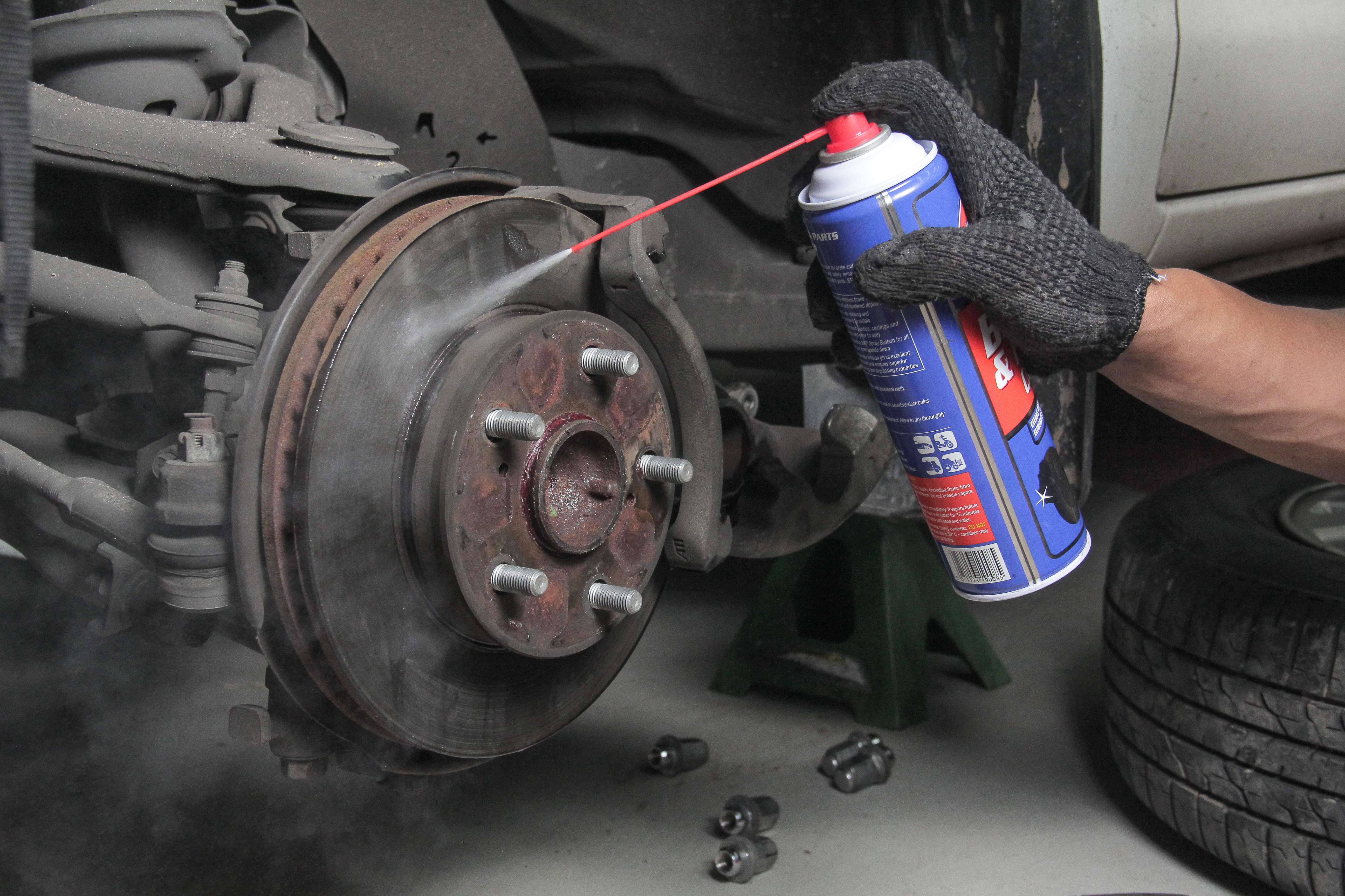 Servis rem mobil